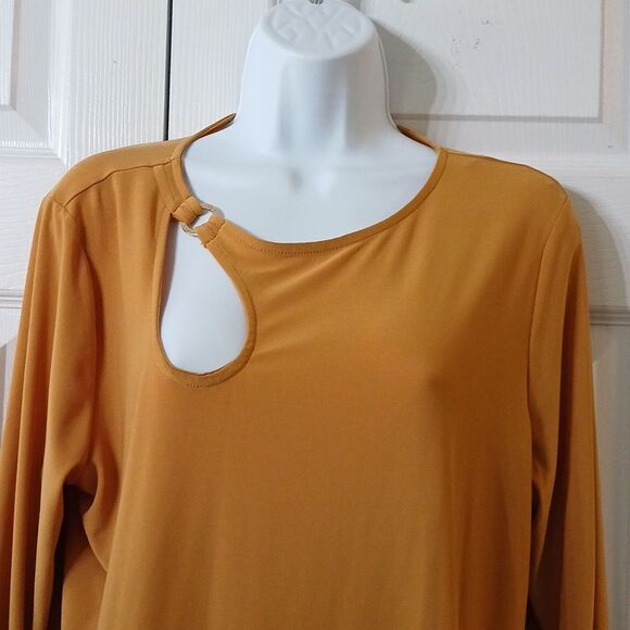 Nine West mustard color peep hole blouse business night out Sz L - Picture 3 of 5